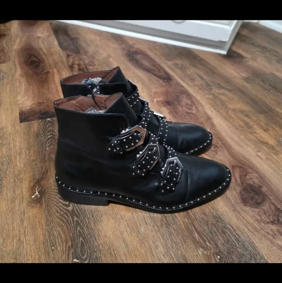 GIANNI BINI sz 9 BLACK LEATHER STUDDED ANKLE BOOTS - Picture 2 of 6